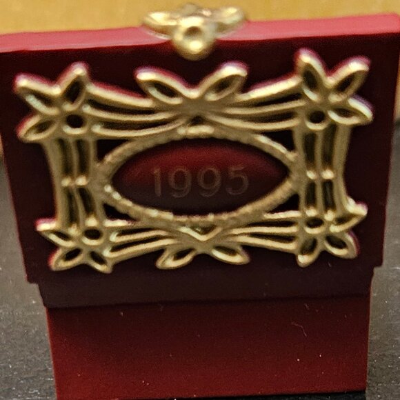 Hallmark Keepsake 1995 “Tiny Treasures” Set of 6 Ornaments – Miniature Set - Picture 5 of 16